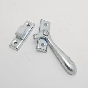 Aldaba Pato con base y puente de hierro zincado
